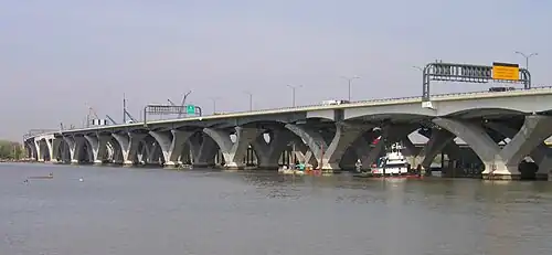 Woodrow Wilson Bridge carrying Interstate 95 (I-95) and the Capital Beltway over the Potomac River between Alexandria, Virginia and Oxon Hill, Maryland, USA