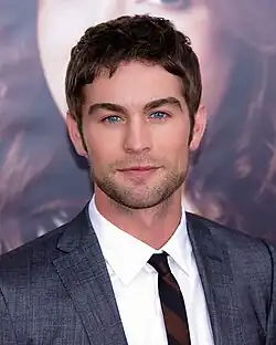 A picture of a man wearing a suit
