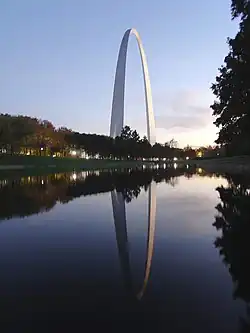 Image 13The Gateway Arch in St. Louis (from Missouri)