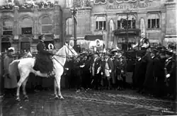 Admiral Miklós Horthy in front of the hotel, November 16, 1919