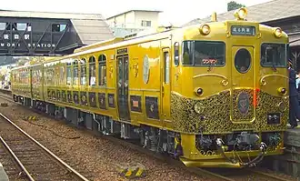 The JR Kyushu KiHa 40 Aru Ressha trainset in October 2015