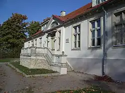 Loona Manor