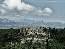 Image 25Novigrad Castle, near Zadar was a place where anti-court supporters held queens Mary and Elizabeth in captivity. Velebit mountain can be seen in castle's background. (from History of Croatia)
