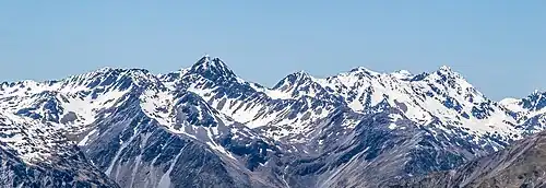 Gloriana Peak left of centre, Faerie Queene to right